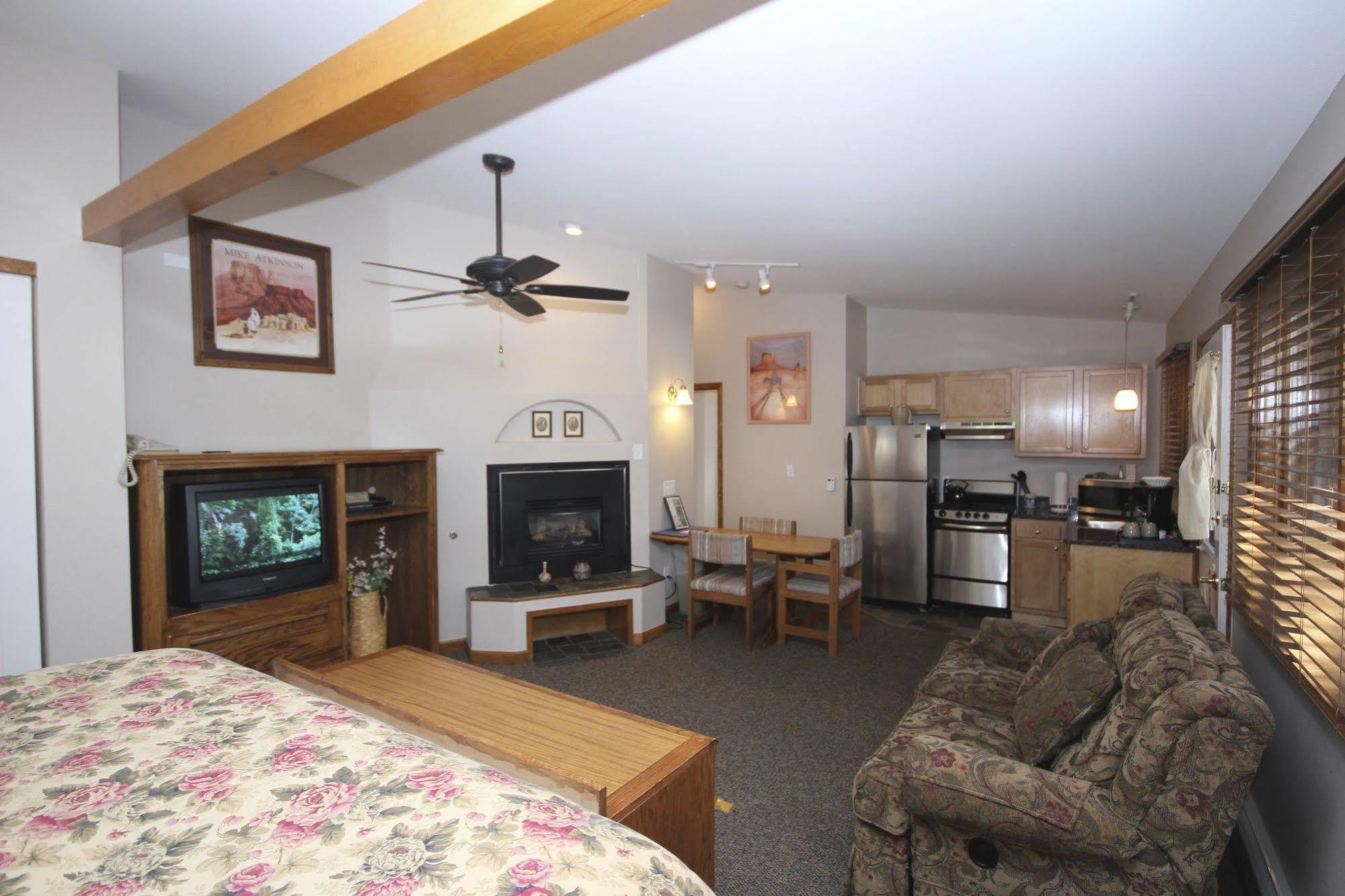 Streamside On Fall River Estes Park Exterior photo